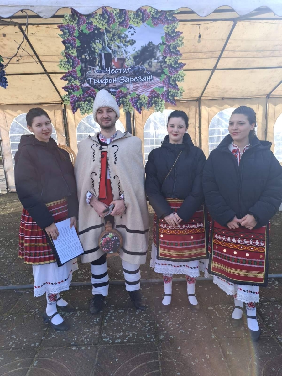 Площадът на с. Бутан се изпълни с настроение, традиции и празничен дух