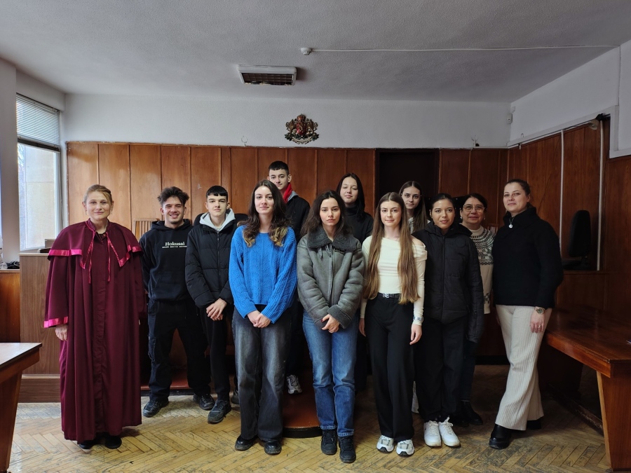 Десетокласници от езиковата гимназия в Монтана научиха какво работят съдията, прокурорът и следователят