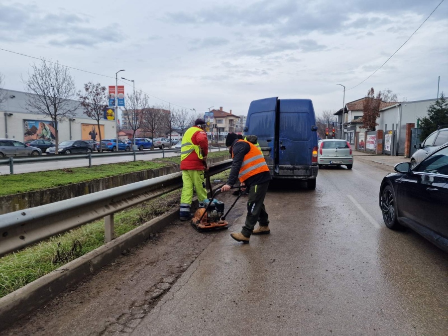 Монтана запълва спешно дупките по уличните платна
