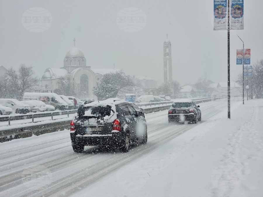 Пътят Е-79 край Монтана продължава да е затворен, останалите пътища в региона са проходими при зимни условия