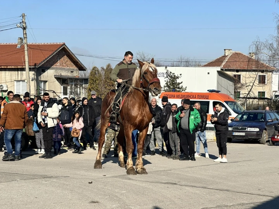 С конни надбягвания отбелязаха Тодоровден във Враца и населените места