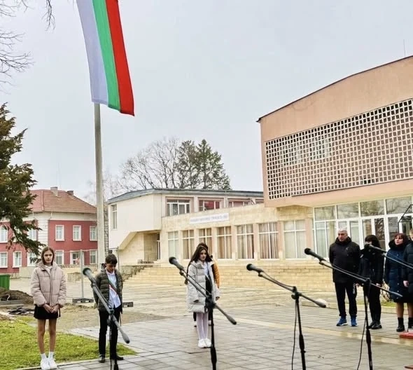 Официалното честване по случай Националния празник в Мизия, ще се проведе пред сградата на Общината