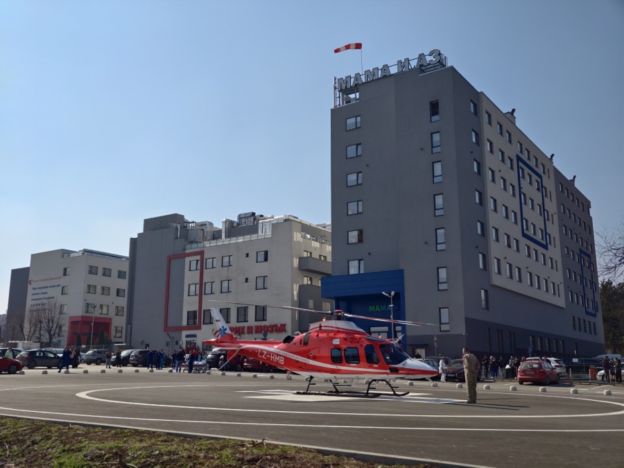 Спешна акция по въздух: Медицински хеликоптер пренесе 4-годишно дете в ,Мама и Аз‘– Плевен