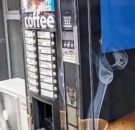 Апаш разби два кафе автомата, заловиха го