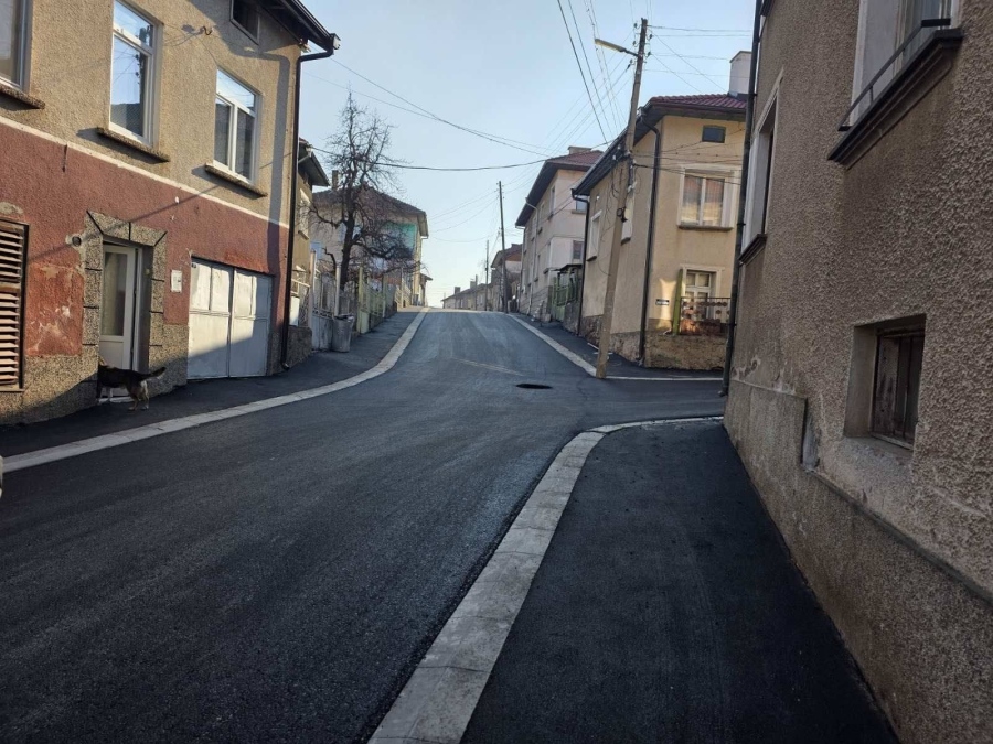 Асфалтираха четири улици в Чипровци