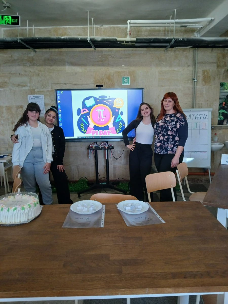 СУ „Васил Воденичарски“ - Хайредин отбелязаха Деня на числото π 