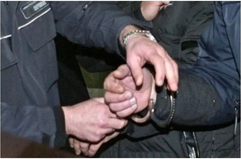 Задържаха криминално проявен за притежание на дрога