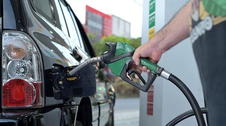 Извънредна мярка заради скъпите горива: държавата готви помощ за хората