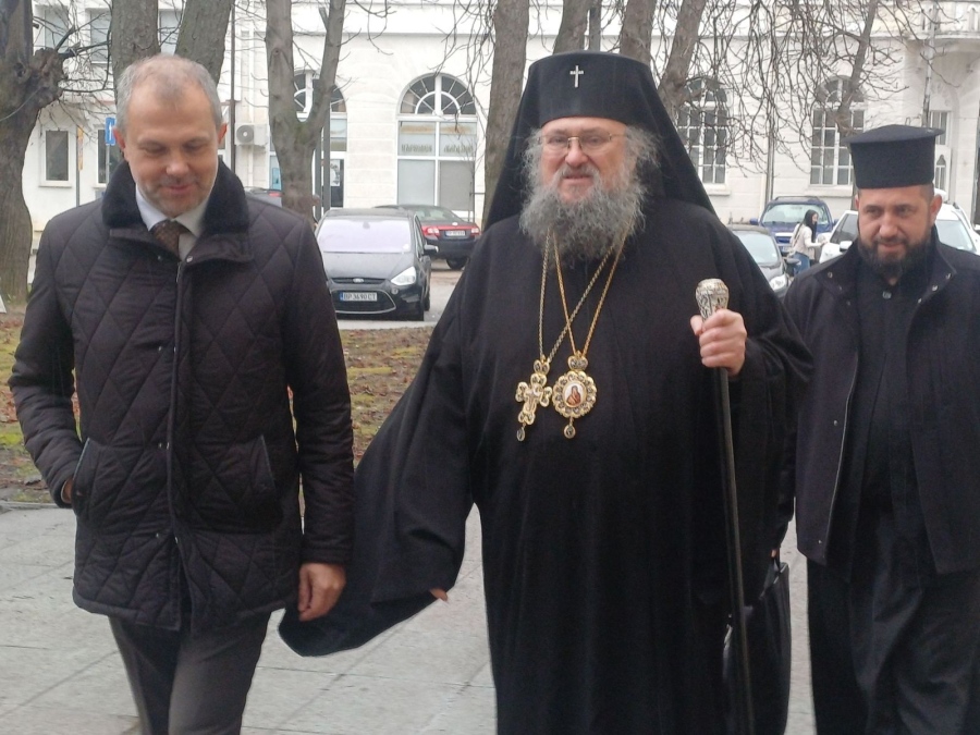 С водосвет, отслужен от Врачански митрополит Григорий, ДПС откри днес кампанията си във Враца