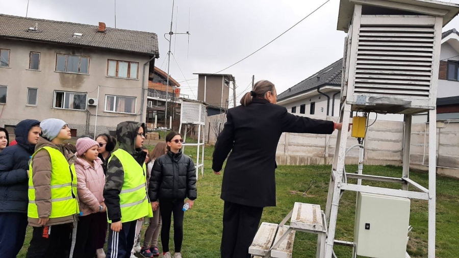 Тротокласници видяха как работят метеоролозите