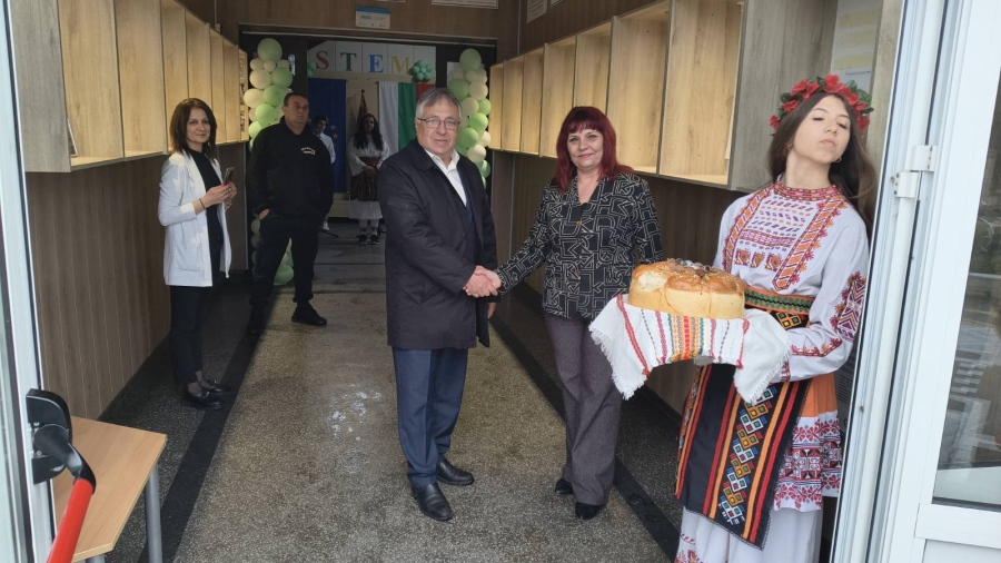 Областният управител на Видин присъства на откриването на STEM център и спортна площадка в СУ „Св. св. Кирил и Методий“ - Ново село