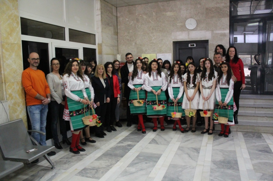 Бяла Слатина посрещна лазарки