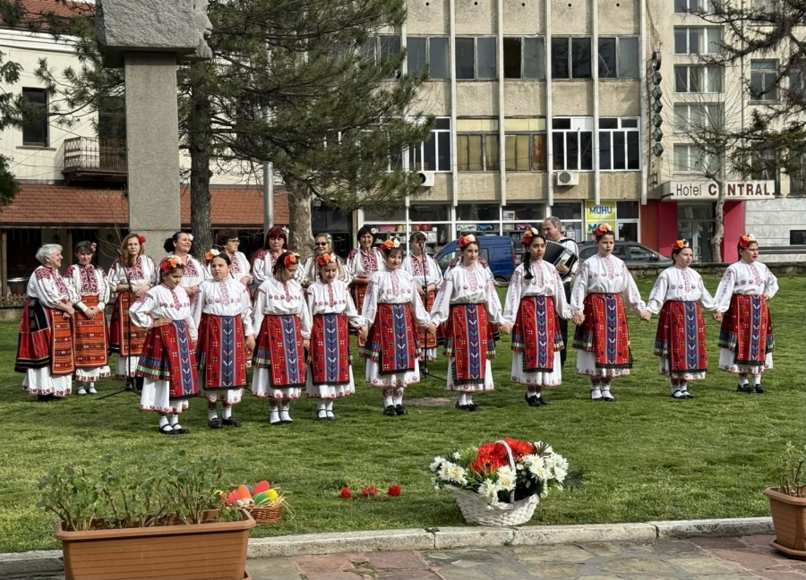Слънце, пролетно настроение и много усмивки изпълниха площад „Дико Илиев“ в Оряхово