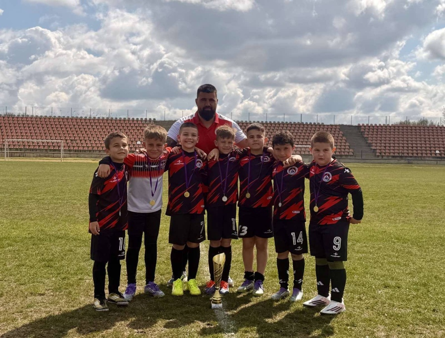 Малките на Локо Мездра с отлично представяне във Великнедски турнир