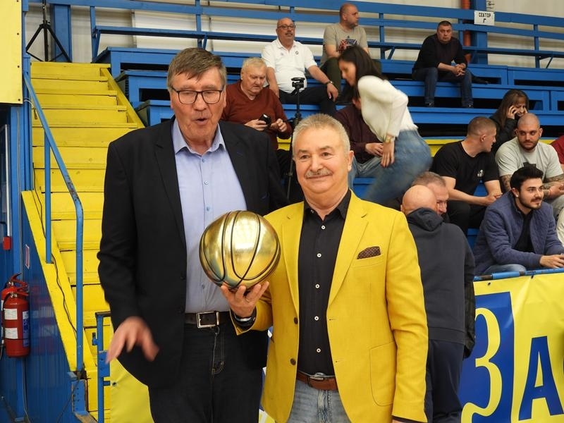 Георги Глушков връчи Златна топка на кмета на Монтана