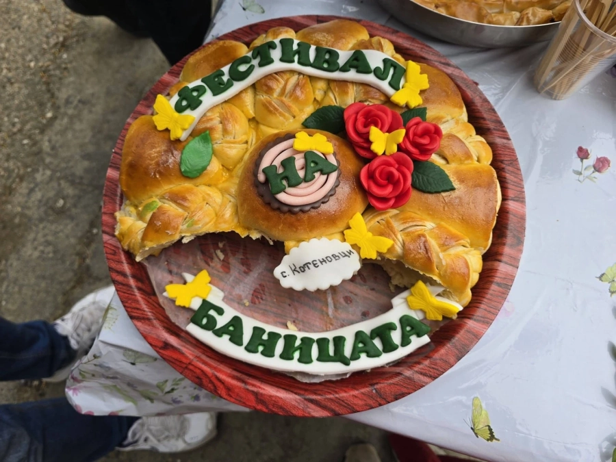 Фестивал на баницата в Котеновци събра 616 евро в помощ на баби и дядовци