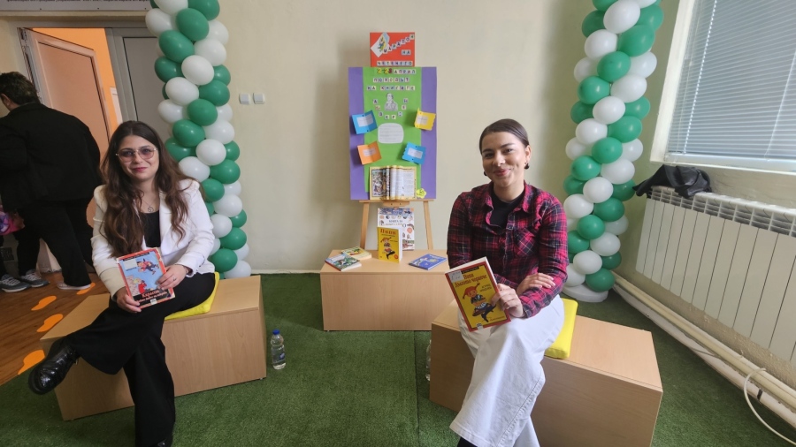 Актриси от Врачанския театър се включиха в Маратона на четенето в Мездра