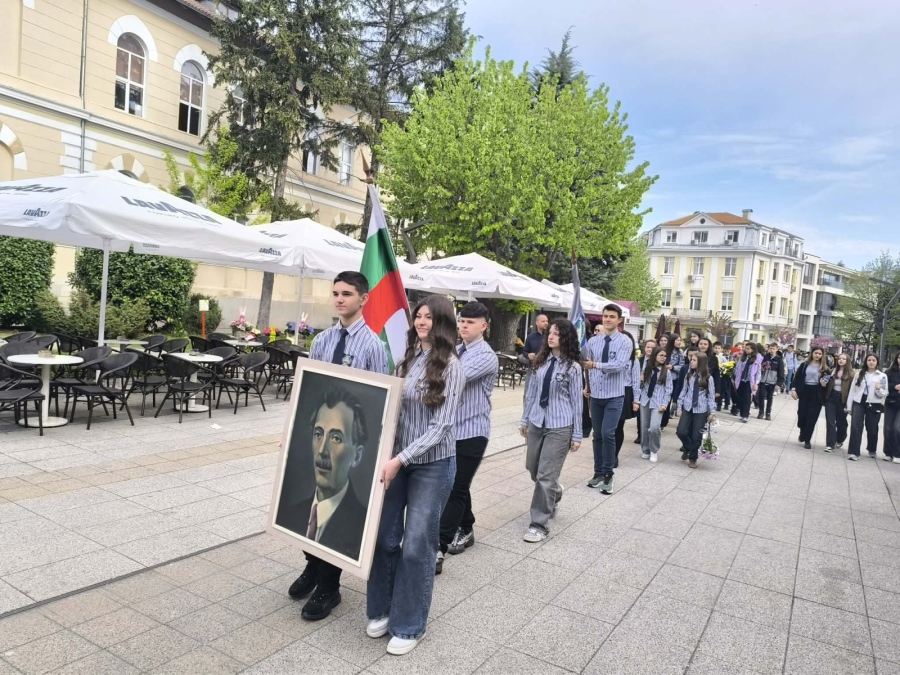 Памет и признателност: ученици от ППМГ – Враца почетоха 150 години от Априлското въстание