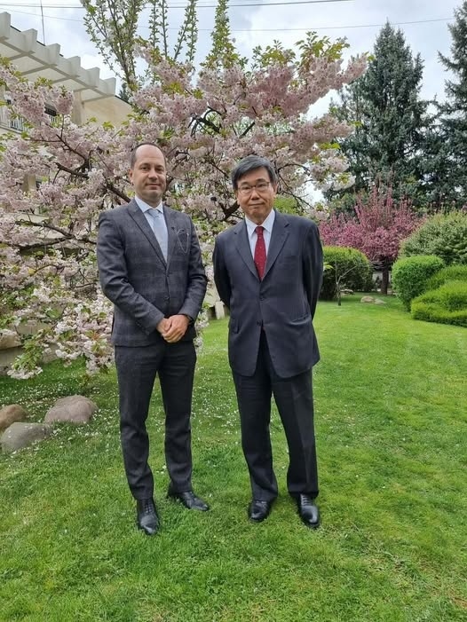 Негово превъзходителство посланикът на Япония - Чикахиса Суми прие кмета на Враца Калин Каменов