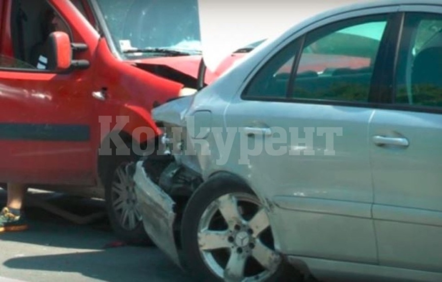 Пиян шофьор се заби в кола пред него 