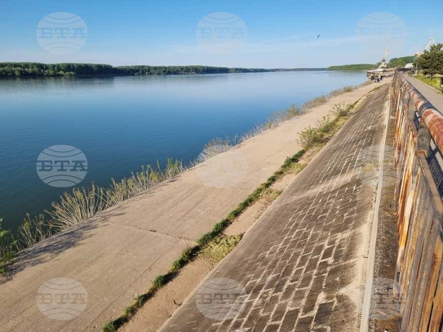 При слабите валежи през април нивото на Дунав при Лом е ниско за сезона и спада