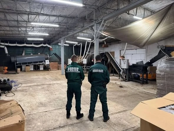 „Гранична полиция“ разкри още една база за незаконно производство на цигари без бандерол