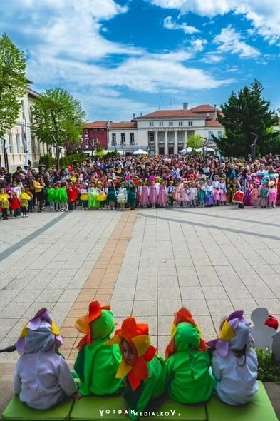 Враца разцъфтява с Цветен карнавал