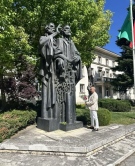 Кметът Каменов поднесе цветя пред паметника на първоучителите