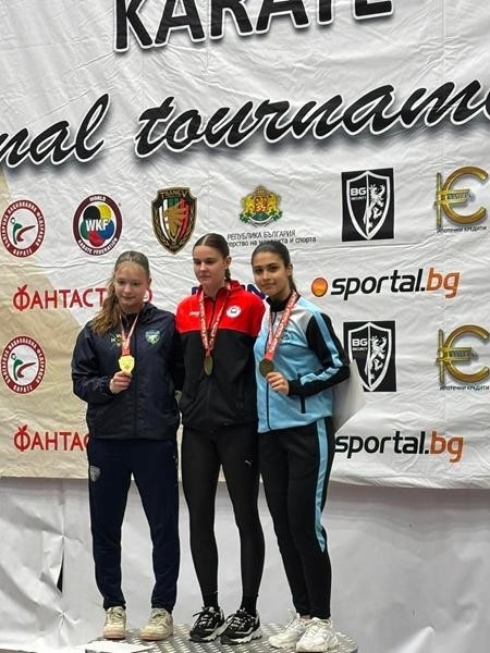 Мария, Александра и Стефан с бронзови медали от „Sofia Open”
