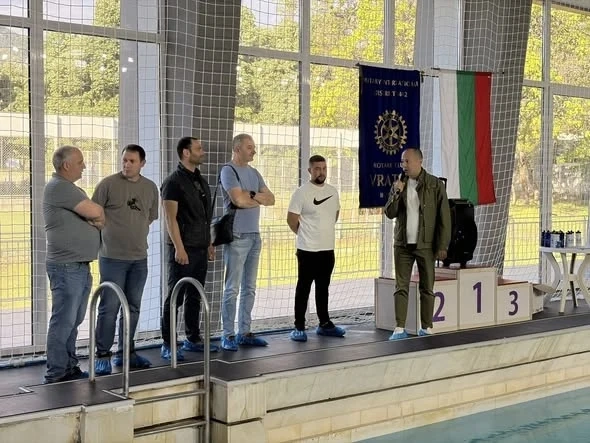 Плувен празник събра деца и младежи на покрития плувен басейн във Враца