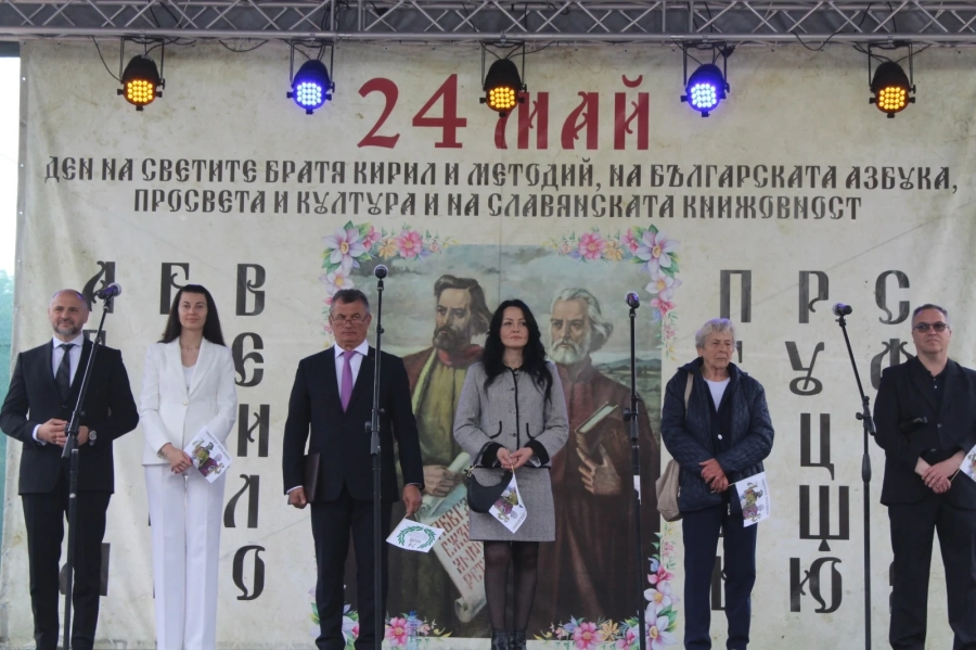 С празнично шествие Бяла Слатина отбеляза 24 май