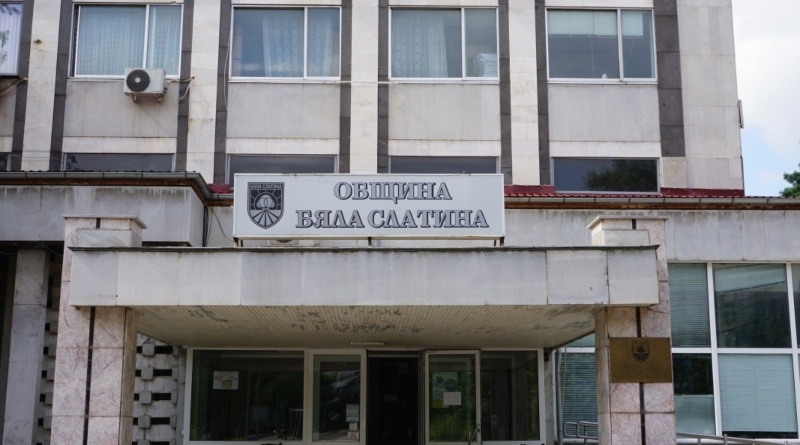И това лято деца и пенсионери на басейн в Бяла Слатина безплатно