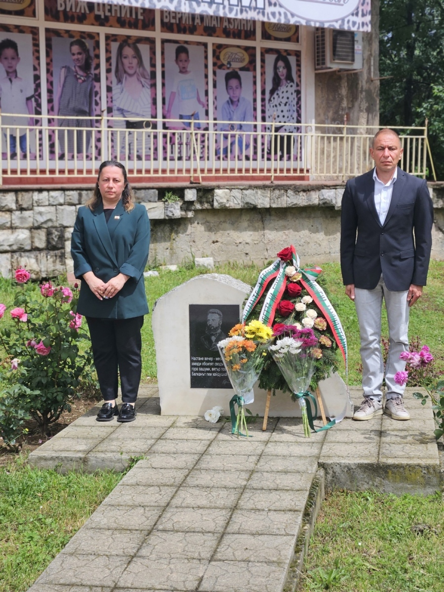Берковица сведе глава пред подвига на Христо Ботев и героите на България