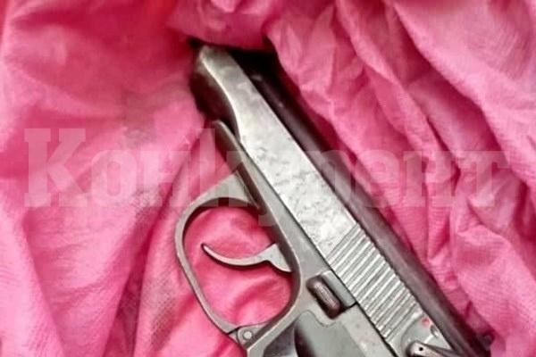 Ченгета намериха незаконен пистолет в дома на жена
