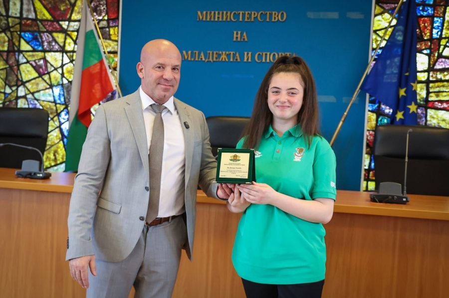Деница Тошева сред наградените медалисти от европейските първенства по спортна стрелба