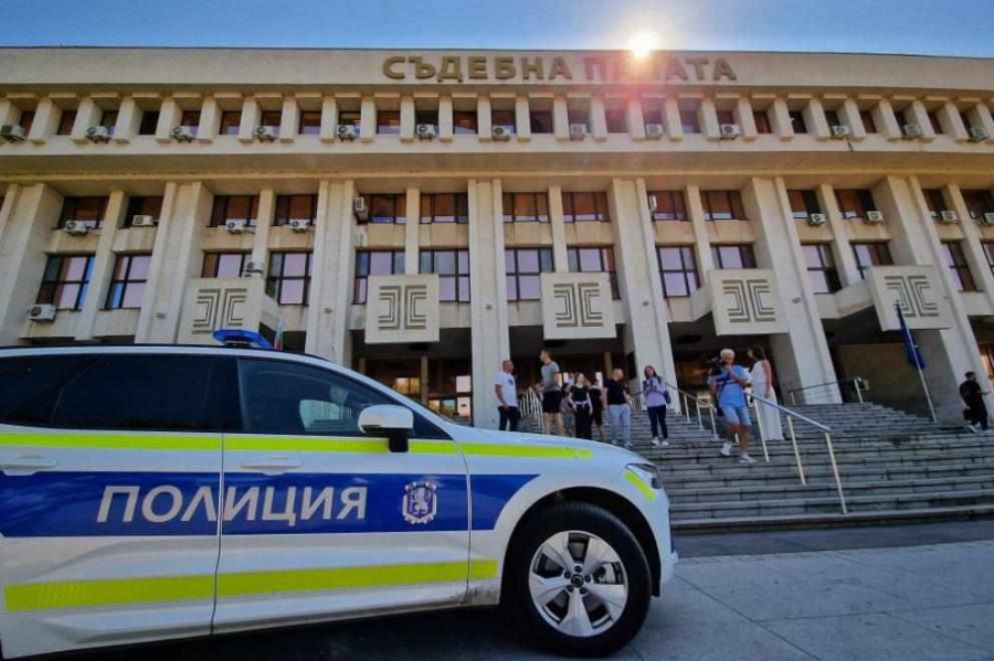 Редица сигнали за бомби в съдилища и институции в страната