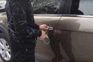 19-годишен отмъкна слушалки от автомобил на автомивка