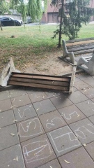 Вандализъм в Монтана: Отново счупиха пейка в Слънчевата градина