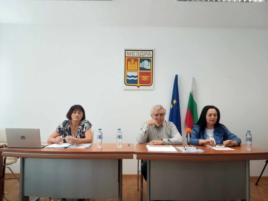 Община Мездра запазва финансовата си самостоятелност и устойчивост и спазва фискалните правила и показатели  