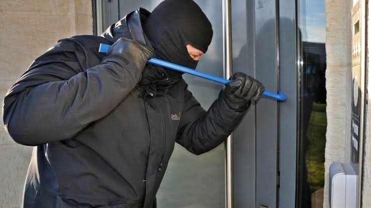 Апаш задигна велосипеди и инструменти след взлом на мазе във Враца