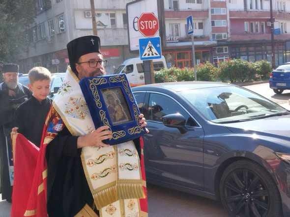 Чудотворната мироточива Хавайска икона на Пресвета Богородица бе тържествено посрещната във Видин