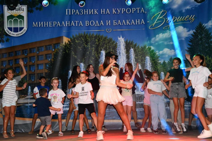 Лейди Би превърна Вършец в сцена за истински летен купон