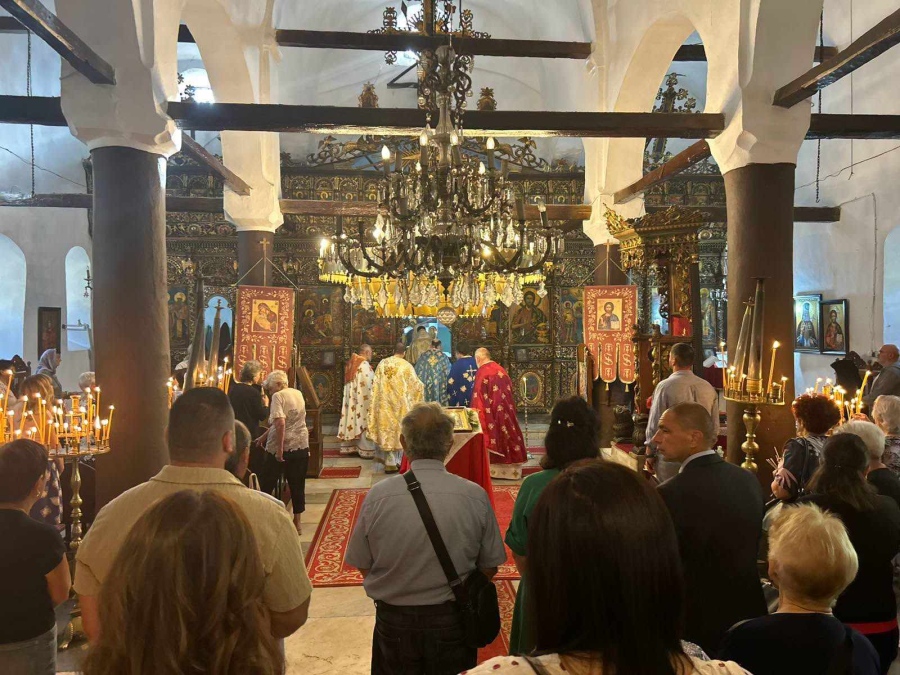 Берковица празнува: Раздадоха курбан за благоденствие на Малка Богородица