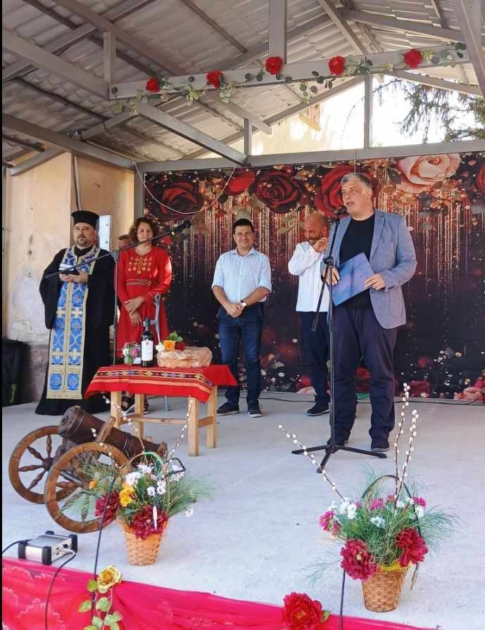 Фестивал „Червените божури” в Синаговци