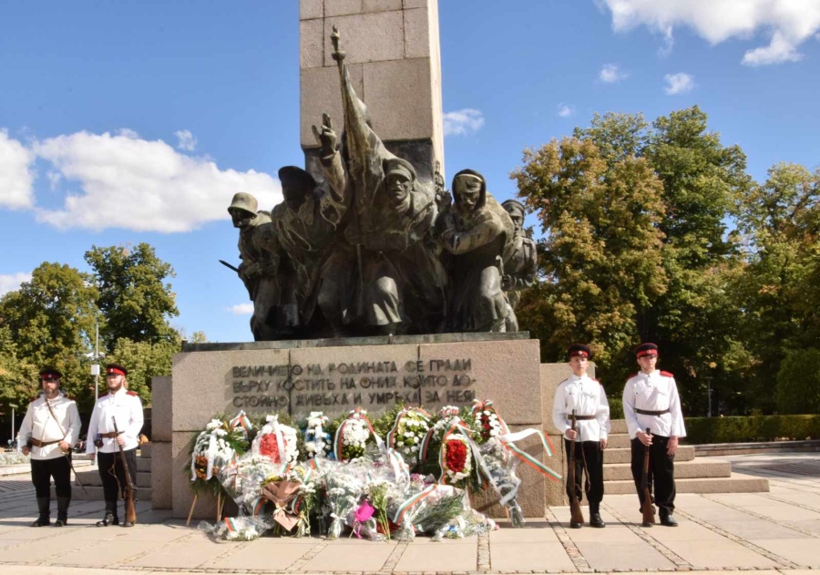 Пред паметника на „Бдинци“ ръководството на Областна администрация Видин изрази почитта си към светлата историческа дата