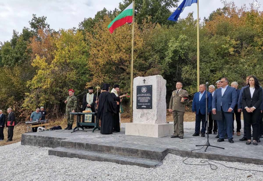 Военен паметник в чест на загиналите във войните през 1915 г. бе открит в подножието на връх „Връшка чука“