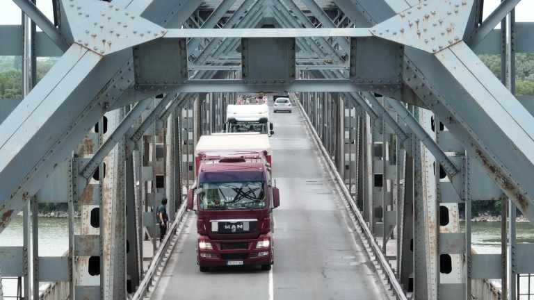 Румъния премахва таксите на мостовете си по Дунав, но за Дунав мост 2 – остава
