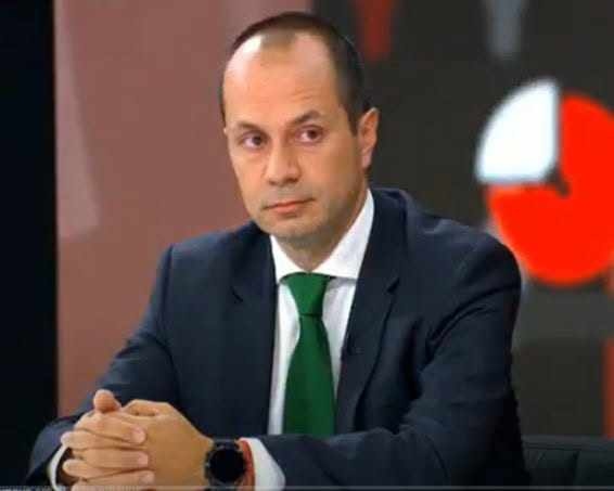 Калин Каменов: Зяпането в телефона на пешеходната пътека може да ви убие!