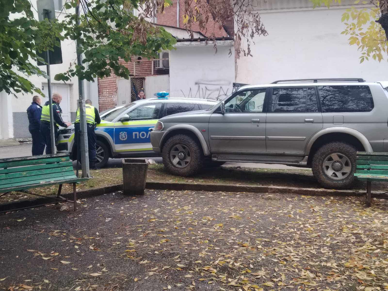 Полицията във Враца набара тарикат с джип в градския парк