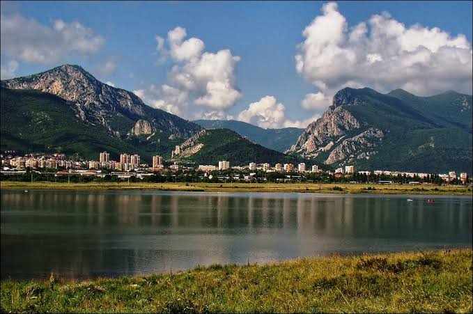 Сдружение „Заедно за язовир Дъбника“ пуска един тон шаран и бяла риба във водоема